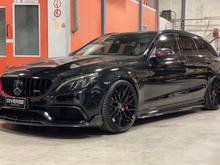 The beat now wearing a new Panamericana GT front frill, Brabus front Splitter, PSM side skirts and Carbon side mirror covers... all fitted in July this year 
