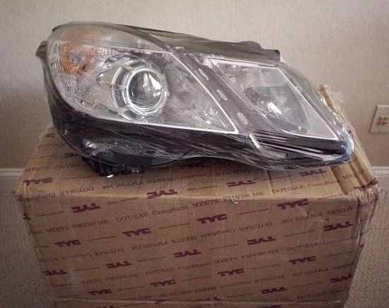 Left and right Halogen headlights for your E series. In original box with shrink wraping.