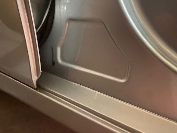 Front passenger side door sill (no projector)