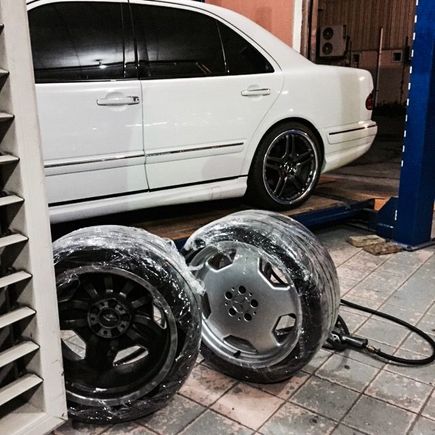 19" AMG IV's on a W210 E55 AMG, fitted with a R14/M12 x 1.5mm thread x 26mm shank x 17mm hex lug bolt.