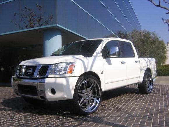 Nissan Titan SE on 26&quot; wheels