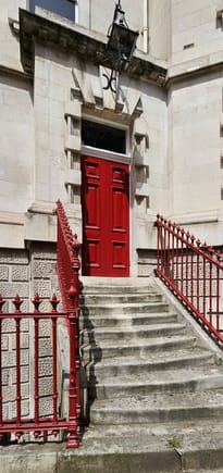 Touring the UK: London doorway 