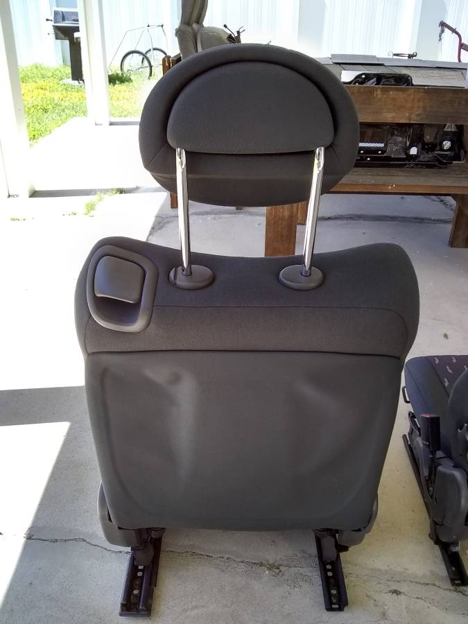 Interior/Upholstery - 2 Front Seats for 2002 to 2005 Mercedes C230 Sport Coupe - Used - 2002 to 2005 Mercedes-Benz C230 - Porter Ranch, CA 91326, United States