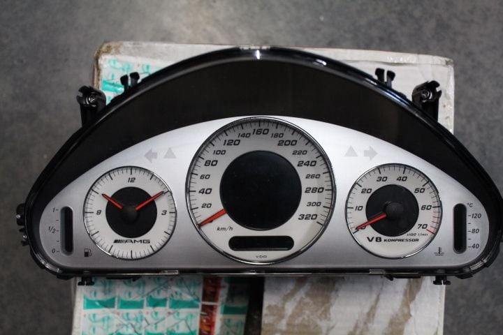 Interior/Upholstery - 2003 to 2006 Mercedes Benz E55 AMG W211 Instrument Cluster Kilometers Metric - Used - 2003 to 2006 Mercedes-Benz E55 AMG - Kelowna, BC V1W1Y3, Canada