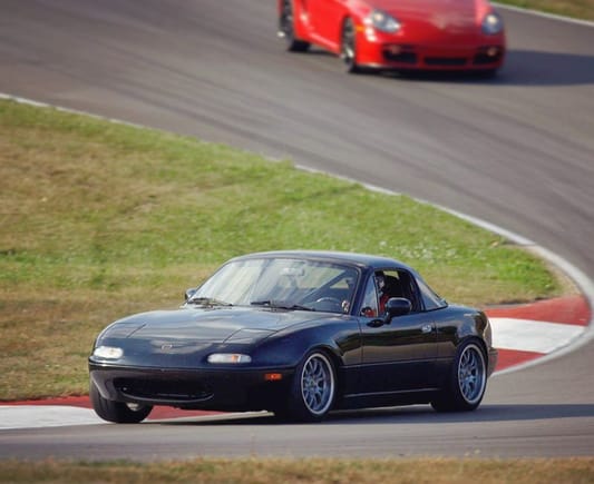 Leading a Cayman S at Pittrace