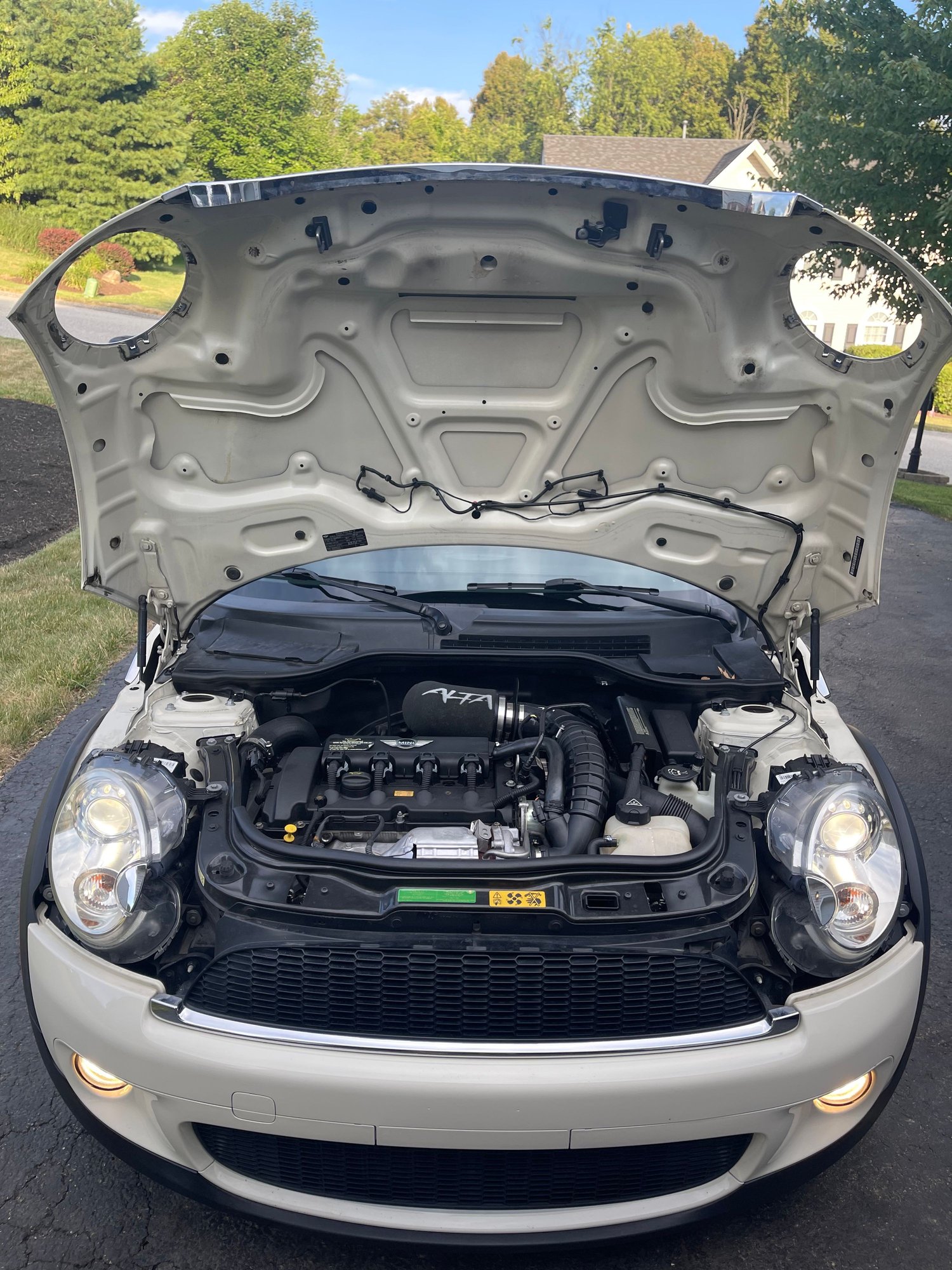 2010 Mini R57: "Mk II" Mini Convertible - 2010 MINI Cooper S Convertible Low Miles - Used - VIN WMWMS3C54ATY08675 - 47,779 Miles - 4 cyl - 2WD - Automatic - Convertible - White - Greensburg, PA 15601, United States