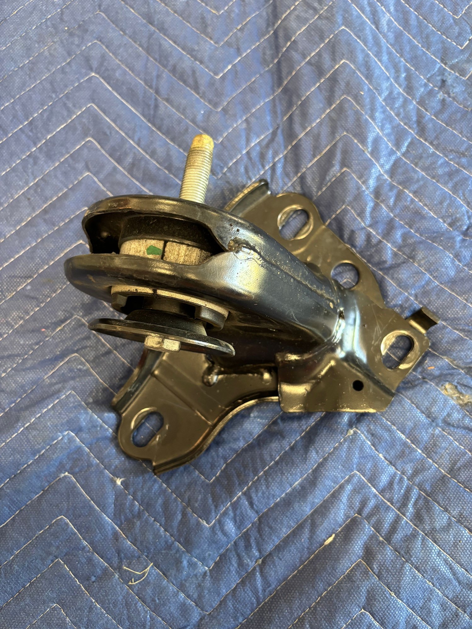 Steering/Suspension - GENUINE MINI Bracket 3330679089 for Left rear Trailing Arm - Used - 2006 to 2015 Mini Cooper - Cedar Park, TX 78641, United States