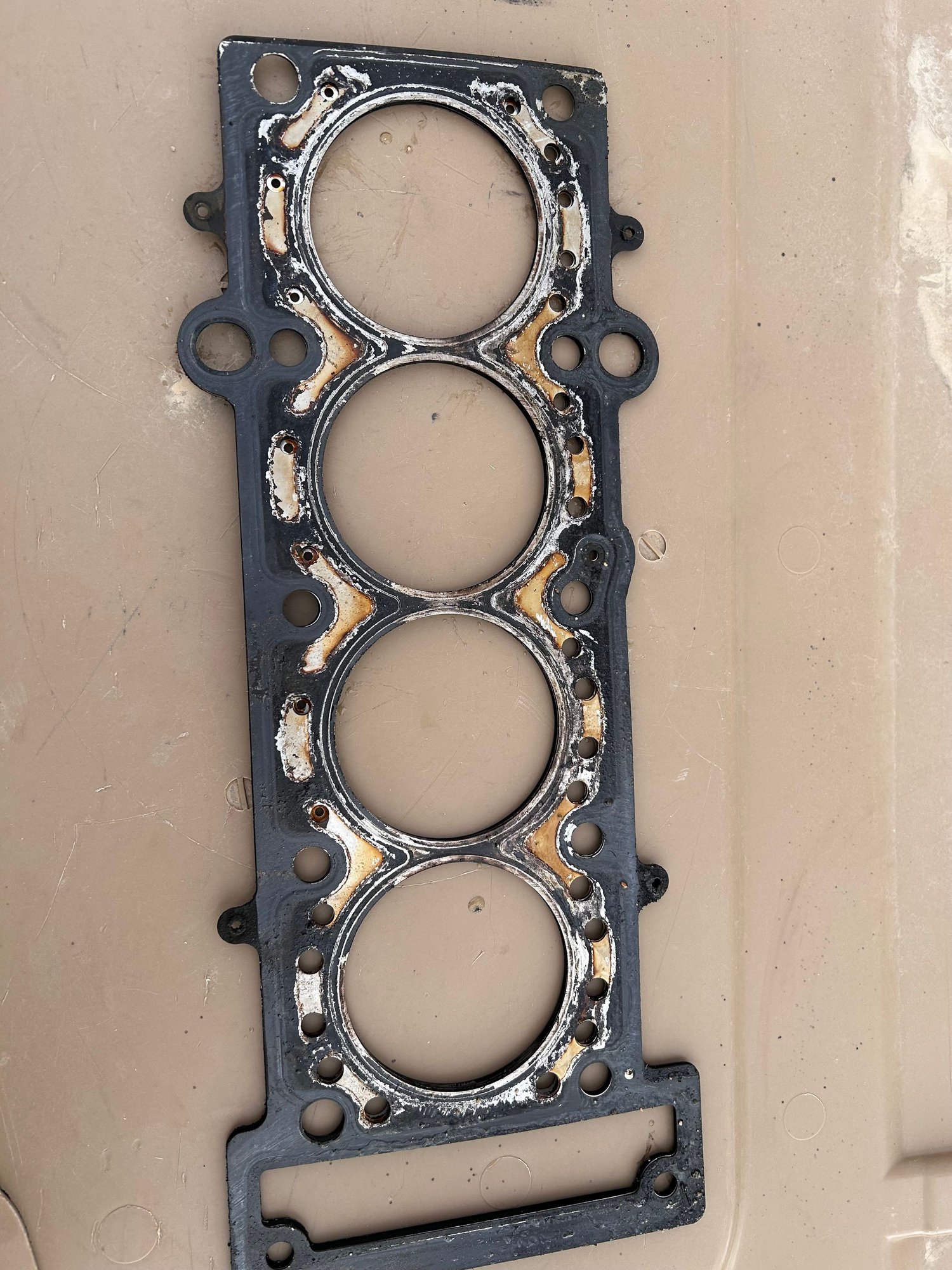 Block side of head gasket