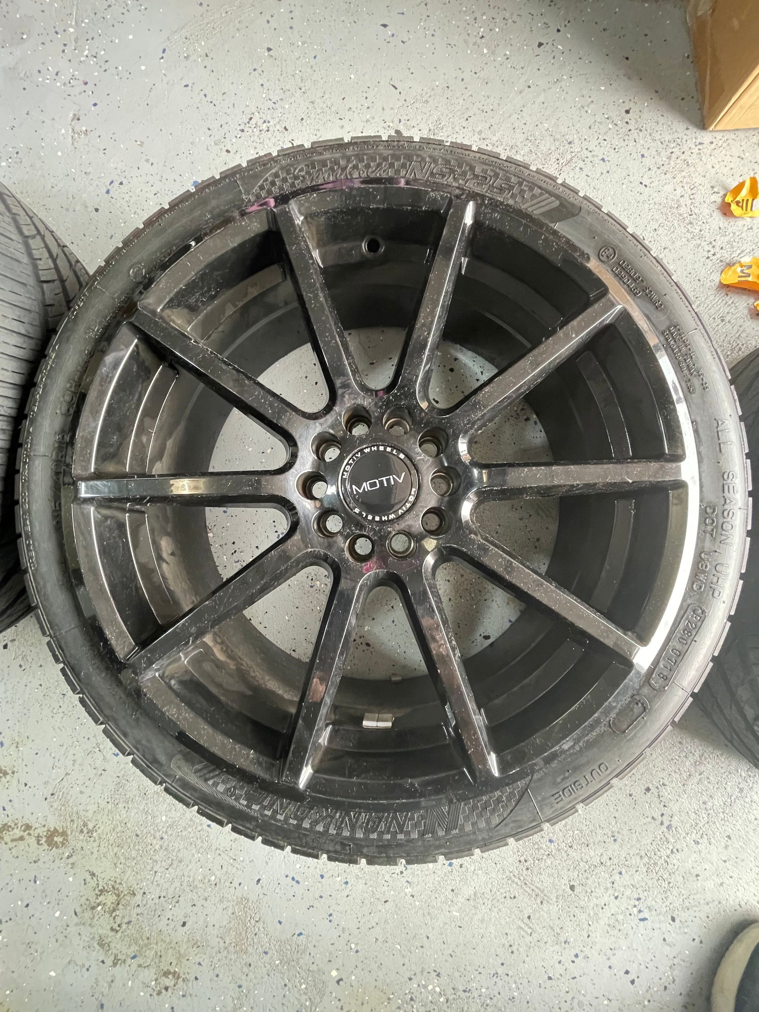 Wheels and Tires/Axles - Motiv Elicit 431B 18x7.5 wheels - Used - 2014 to 2024 Mini F56: Mini Hatch/Hardtop - 2014 to 2024 Mini F55: 5-door Hatch - Edison, NJ 08820, United States
