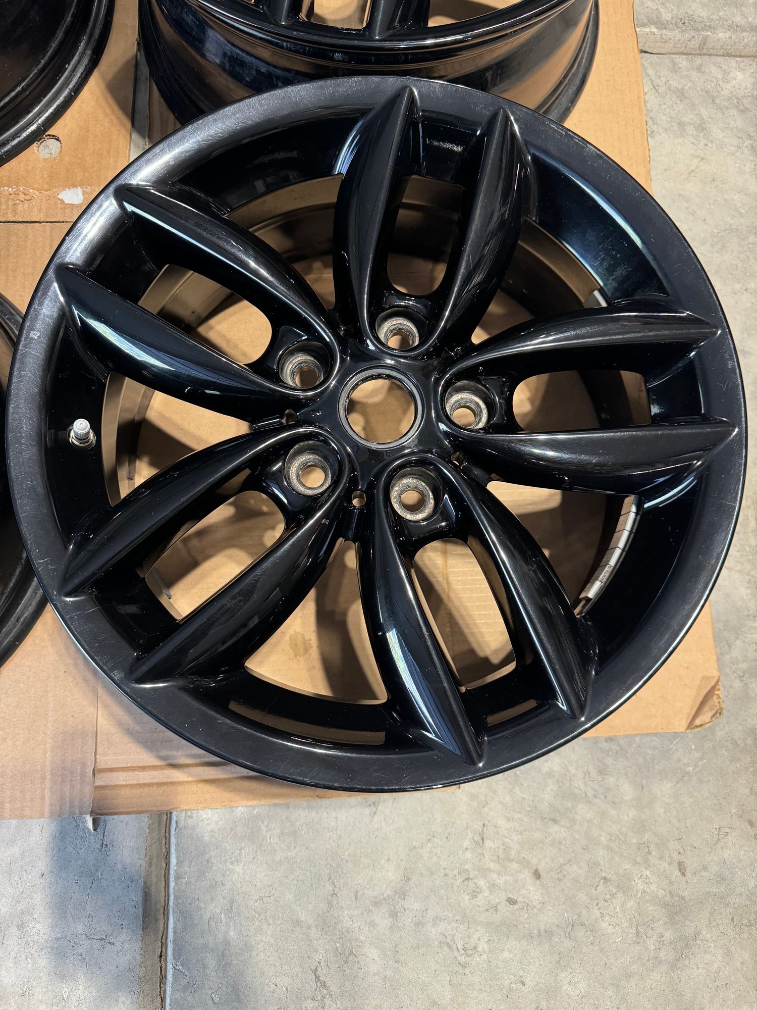 Wheels and Tires/Axles - R124 Double Spoke Wheels Black - Used - 2011 to 2016 Mini Countryman - Savannah, GA 31406, United States