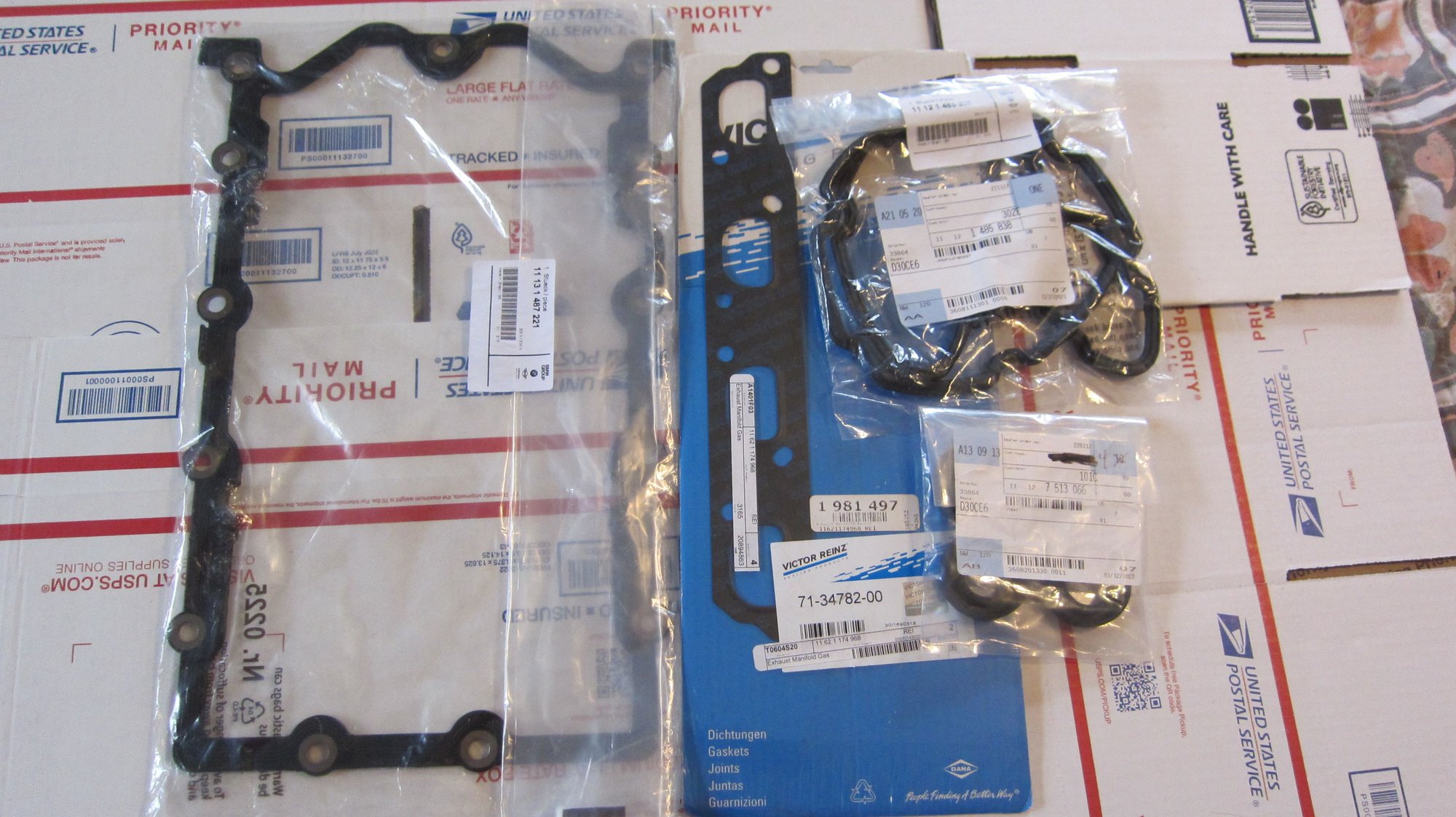 20022006 MINI Cooper R50, R52, R53 Oil Pan, Rocker Cover and Exhaust