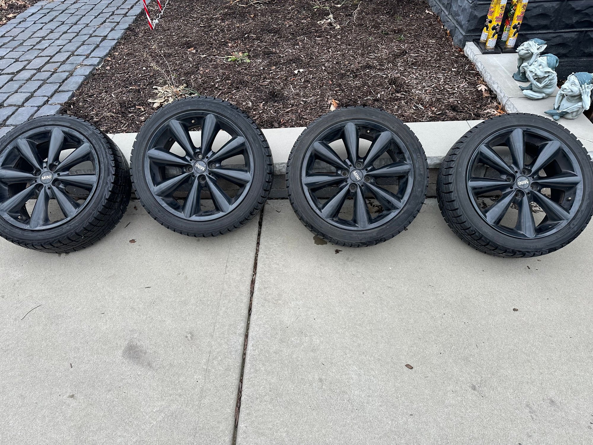 Wheels and Tires/Axles - OEM wheels and snow tires - Used - 2007 to 2013 Mini R56: "Mk II" Mini Hatch/Hardtop range - Willow Springs, IL 60480, United States