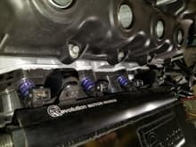 RMW custom billet fuel rail with -8 feed line and FIC 1650cc injectors