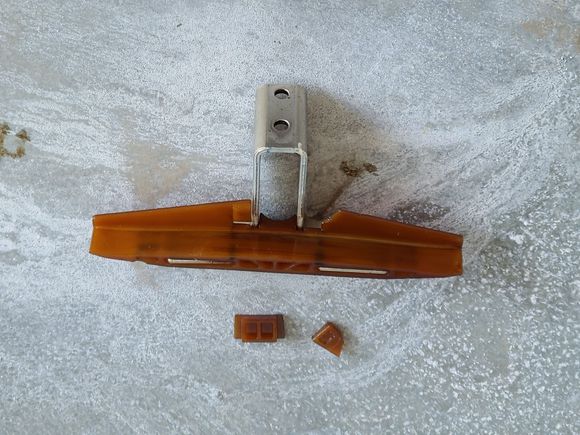 Upper guide rail with broken pieces