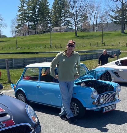 A perfect day for a cruse in the classic Mini