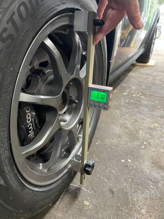 Tried to measure the wheel camber.