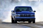 Garage - The blue/white ford