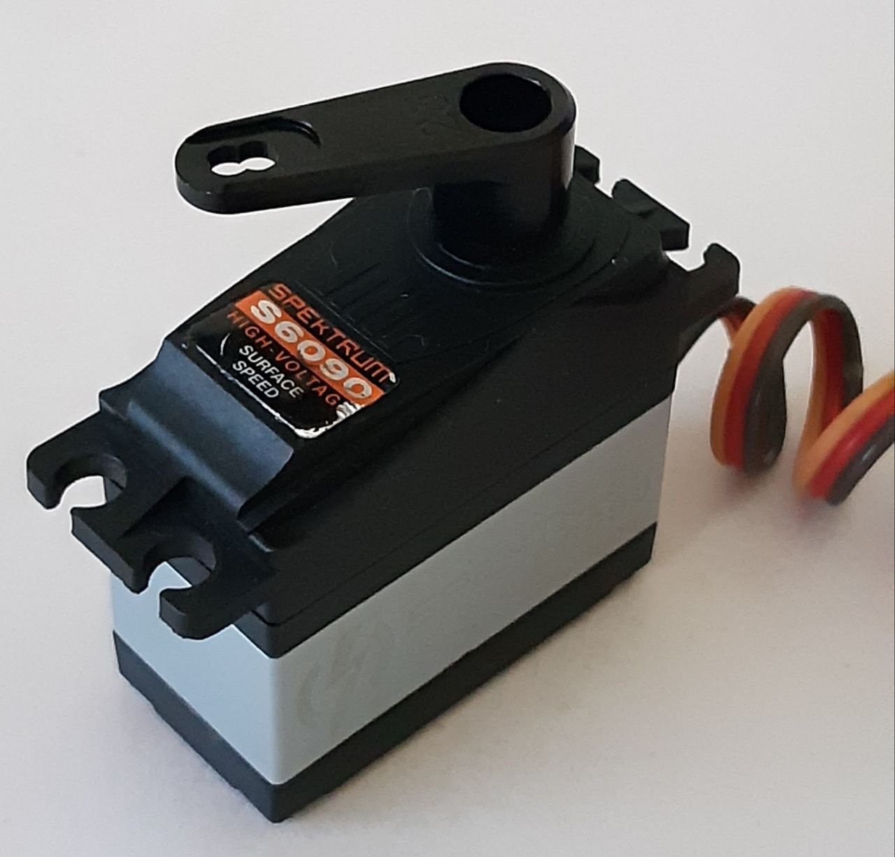 Spektrum Servos S6090 & S6100 w/servo horns R/C Tech Forums
