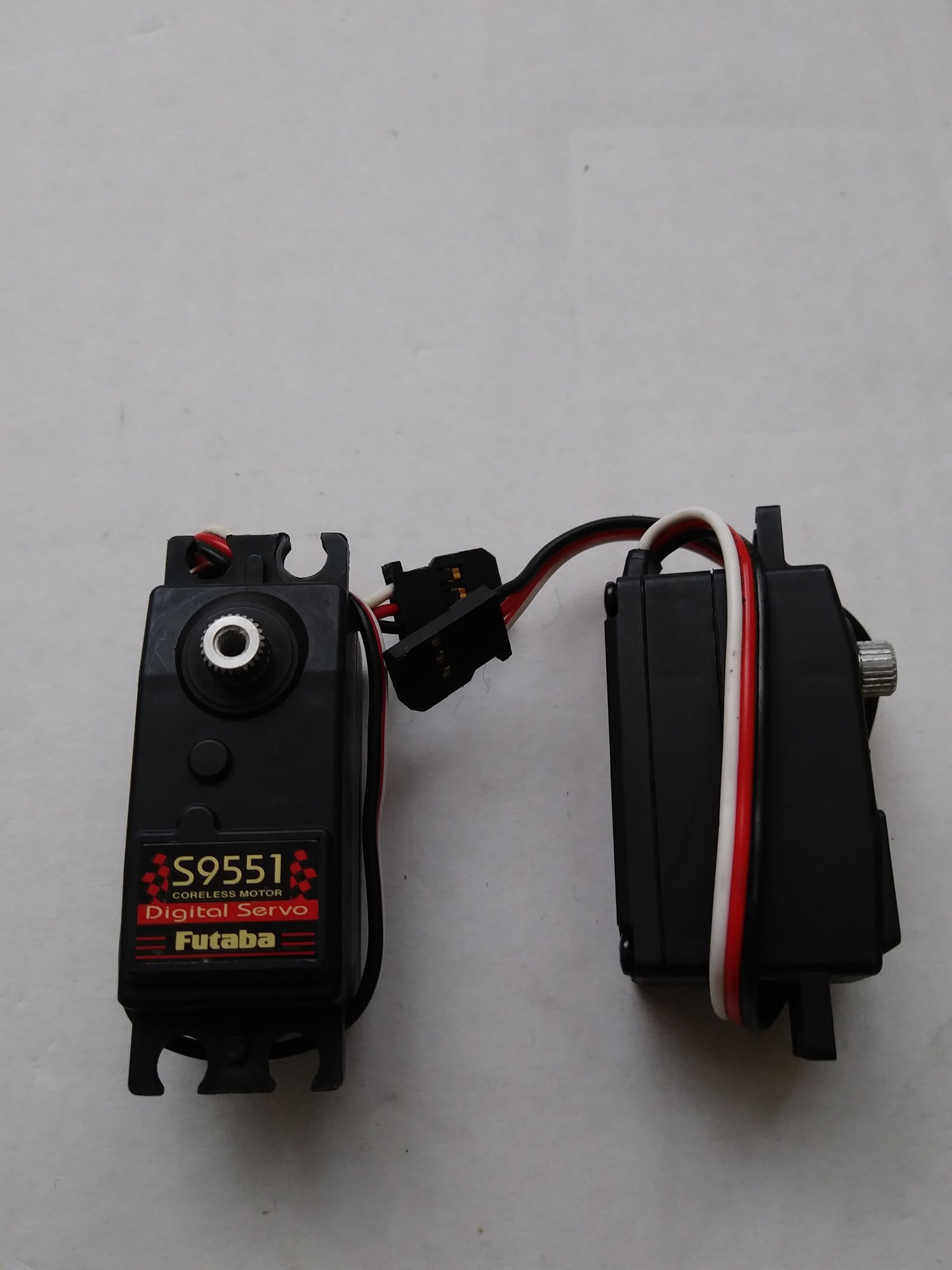 FUTABA S9551 Digital Servos 2 Available & Futaba R2004GF (4Ch) Receiver