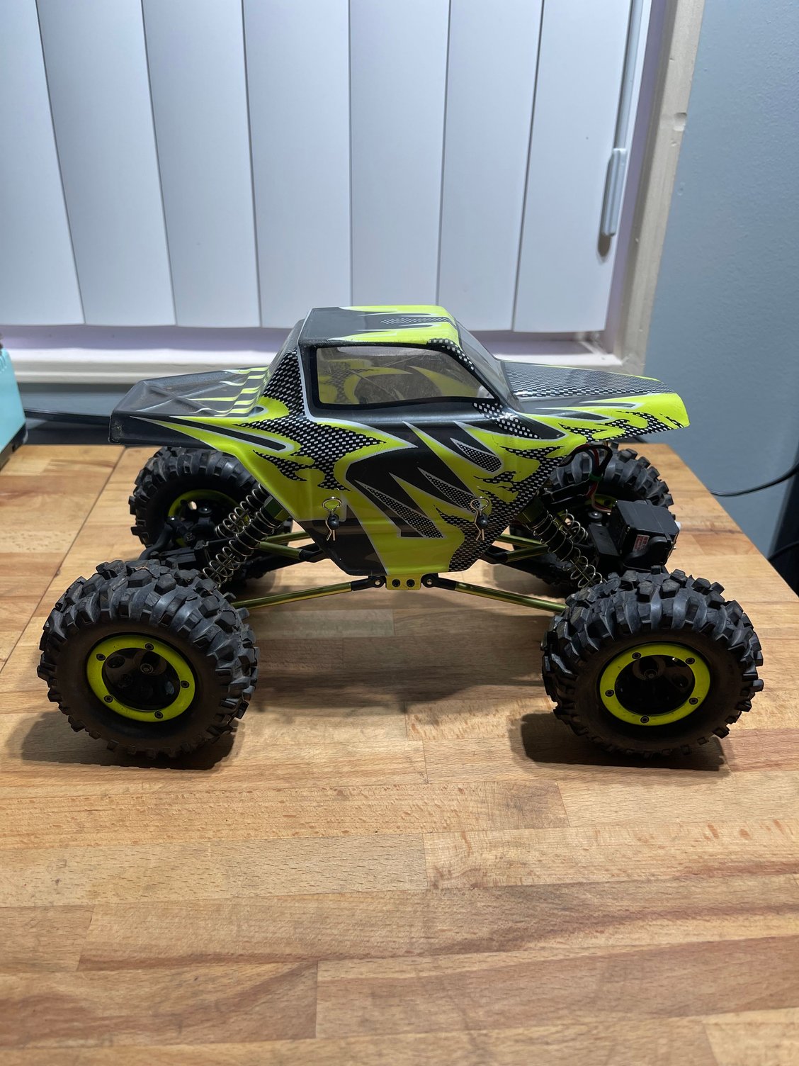 1 16 scale crawler