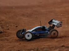 RC8 BUGGY IN ACTION...