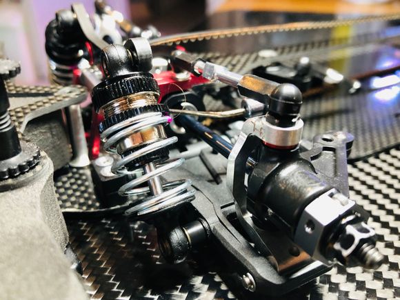 Front and rear ended is using ARC dampers with SMJ springs. 