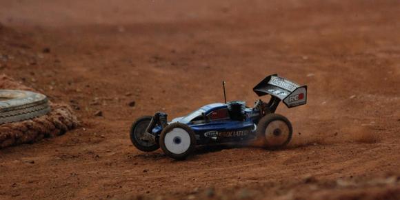 RC8 BUGGY IN ACTION...