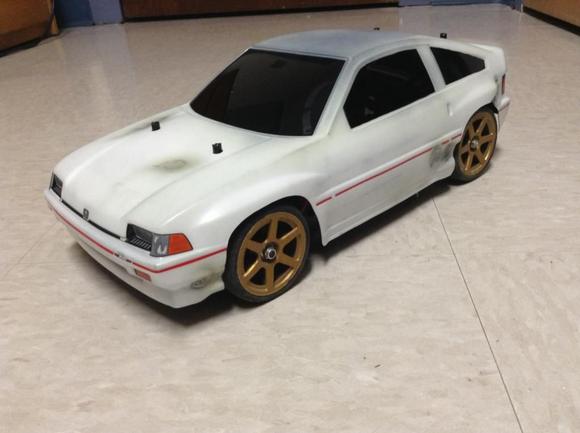 Tamiya M-05
I messed up with the paint because I was in a rush, and it came out horribly, so I decided to pretend the grey window tint mixing is sun fading or something, and made a distressed body. I have a few more things in mind for the future.
