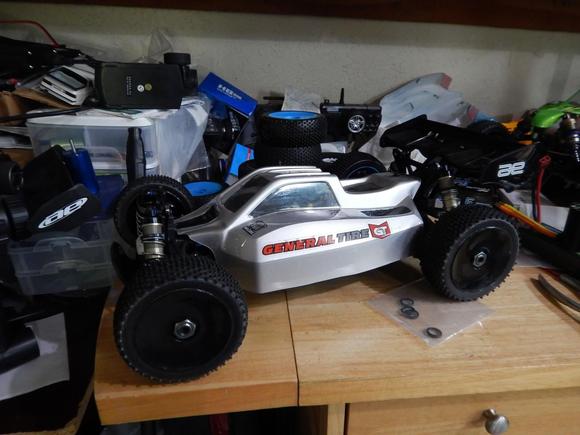 Rc8.2e with bulldog body.
