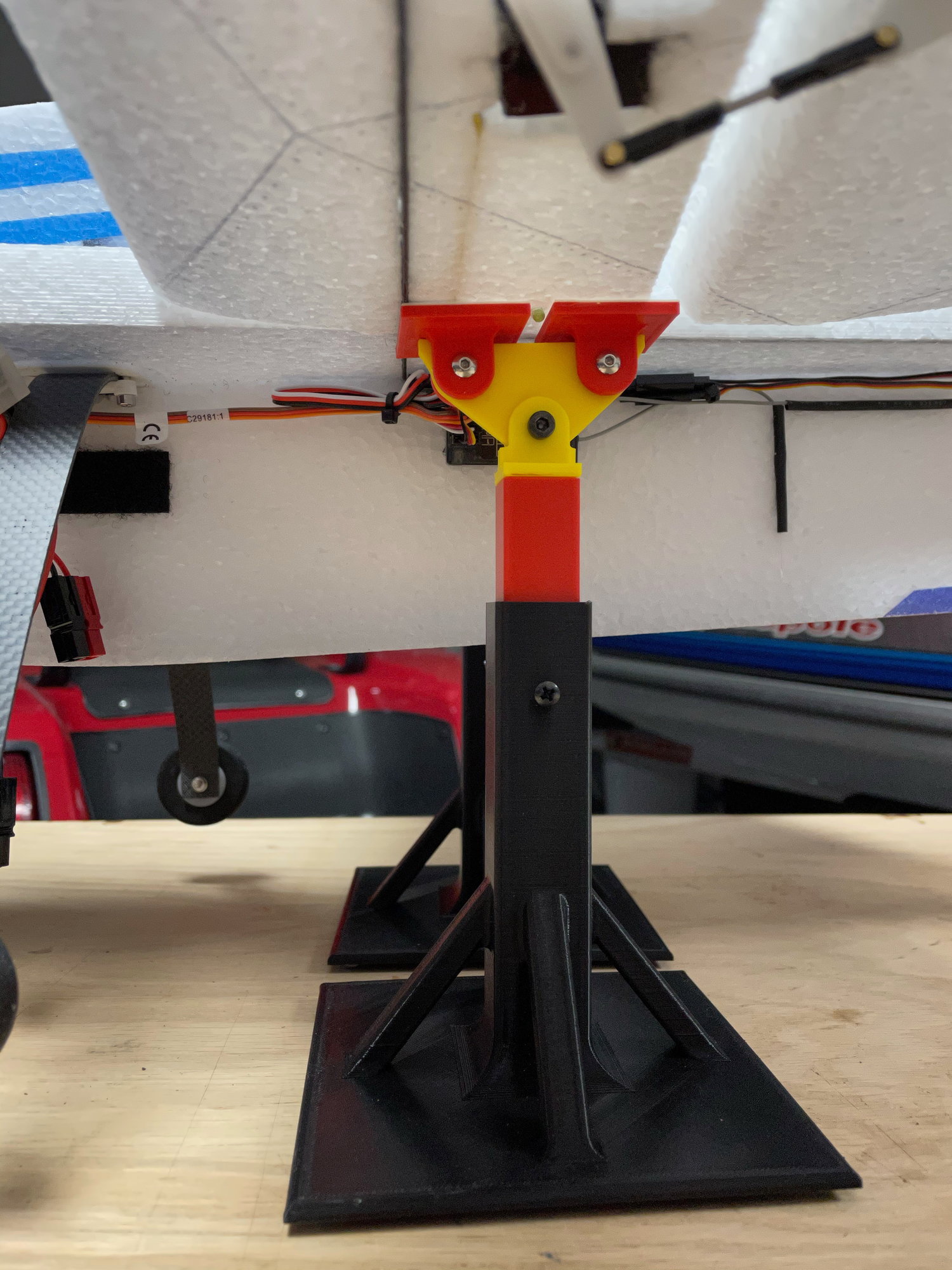 model airplane balancer
