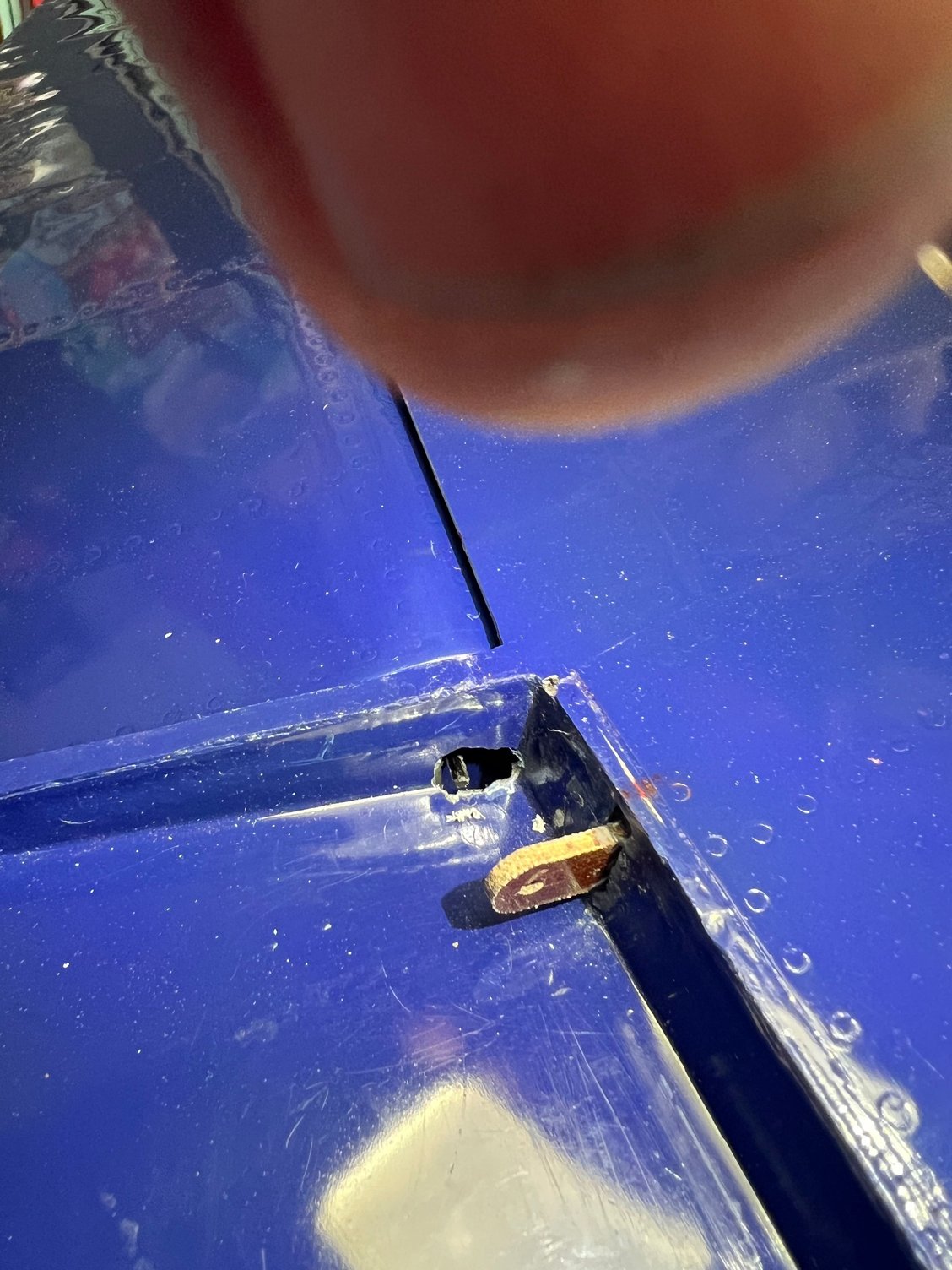 This shows the final length of the aileron axle to prevent interference with the flap yet leave enough to grab for removal