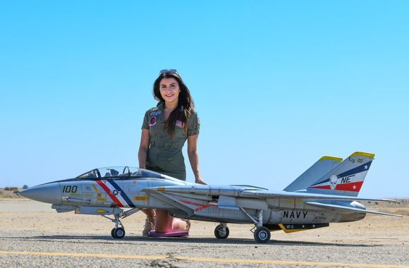 Marta with Steve Stricker’s F-14
Best flying F-14 I’ve ever seen. Wow