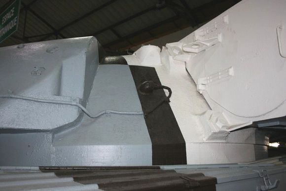 Saumur Mk 10 - Searchlight mounts & detail - Front