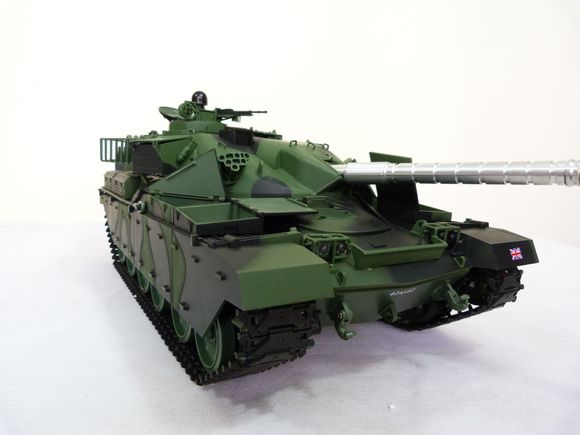 Front view. Aluminium barrel is for display only and will come painted and with thermal shrouds on production models