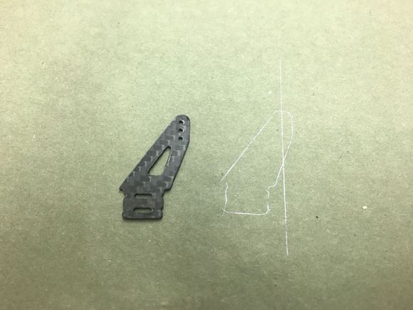 The front of the mounting slot is 5 mm behind the linkage holes.