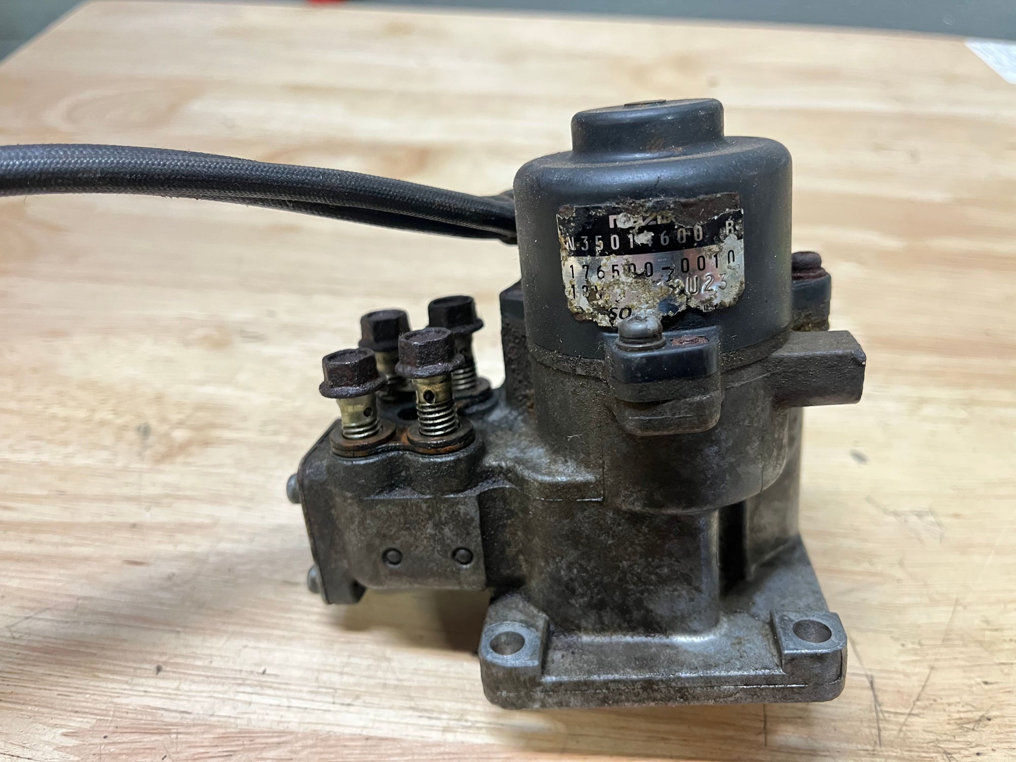 Engine - Electrical - 89-91 MAZDA RX-7 FC3S S5 Electronic Oil Metering Pump - Used - 1989 to 1991 Mazda RX-7 - Flagstaff, AZ 86001, United States