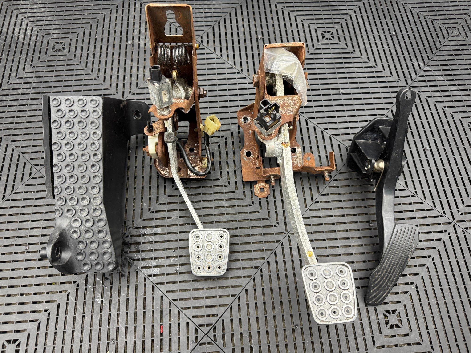 Interior/Upholstery - Complete LHD Pedal Set - Used - 1992 to 2002 Mazda RX-7 - Birmingham, MI 48323, United States