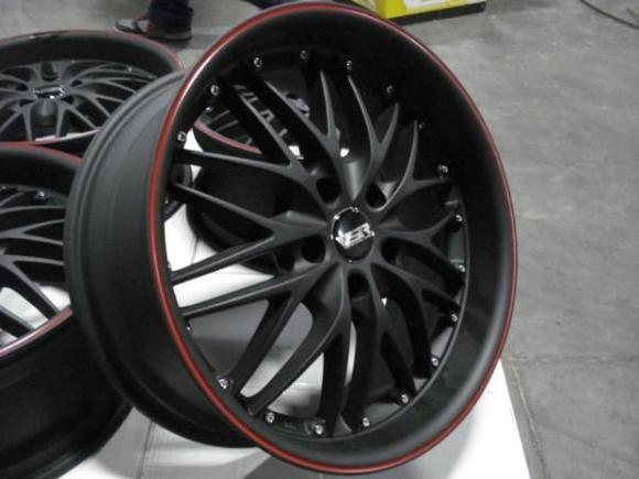 18x8.5 (f)    18x9.5 (r)