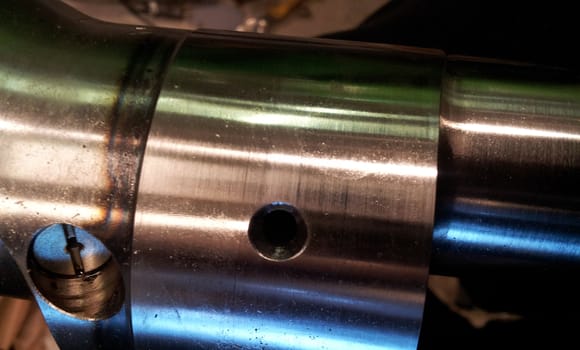 E shaft in excellent condition. That is just oil film you see, not gouges.