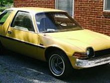 250px-1975_AMC_Pacer_base_model_frontrightside.jpg