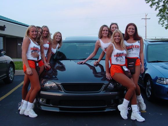 Hooters IS.JPG