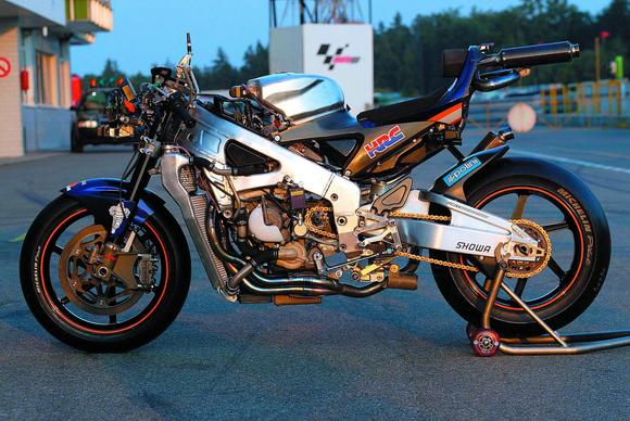 RC211V_left side.jpg
