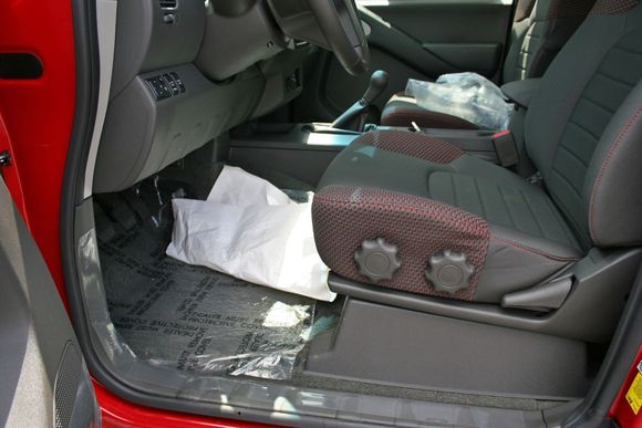 FRONTR_NEW_seat_LR.jpg