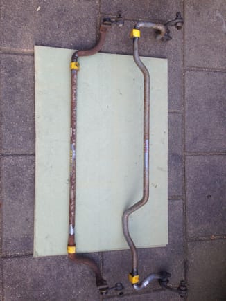 Whiteline 24mm front adjustable roll bar with polly bushes and standard links for alloy arms. The rusty one in picture (rear sold ) hence £50 + £15p&p uk.