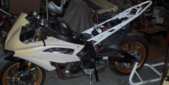 2010 R6r subframe in pearl white