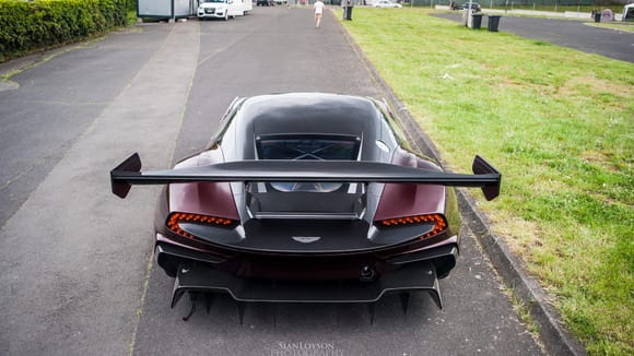 Aston Martin Vulcan. Facebook: Sianloysonphotography