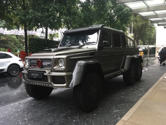 Brabus G700 6x6.