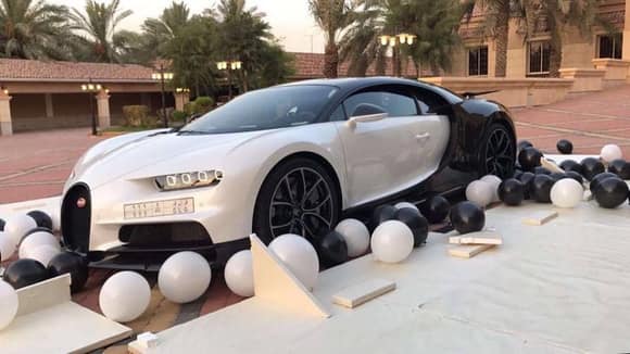 This week on supercars, here is a brand new Bugatti Chiron in Saudi! This looks fantastic in black and white!