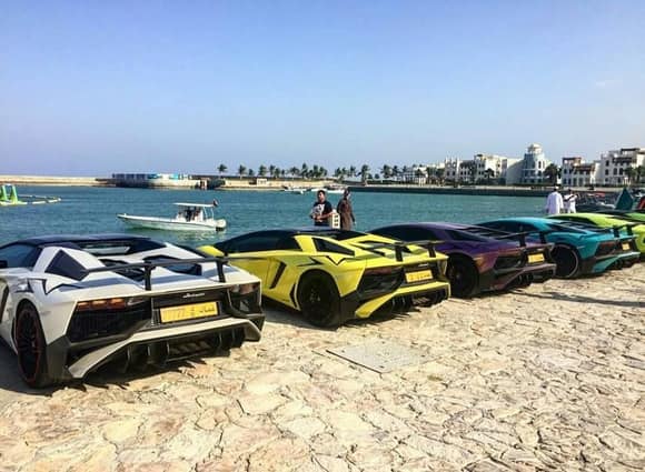 What a delightful sight! Colorful row of supercars parked together in Oman today. These Arab owners have great taste in their Lamborghini whips.