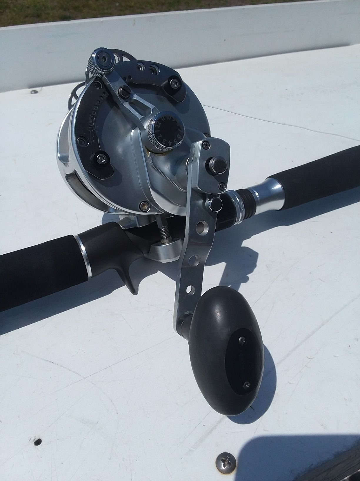 Avet HX 5/2 on 450-650g spiral wrapped rod - SOLD - The Hull Truth ...